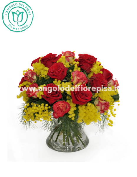 Bouquet di rose miste colorate con mimosa