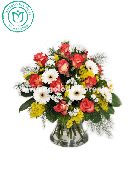 Bouquet di rose, gerbere e altri fiori freschi misti con profumata mimosa