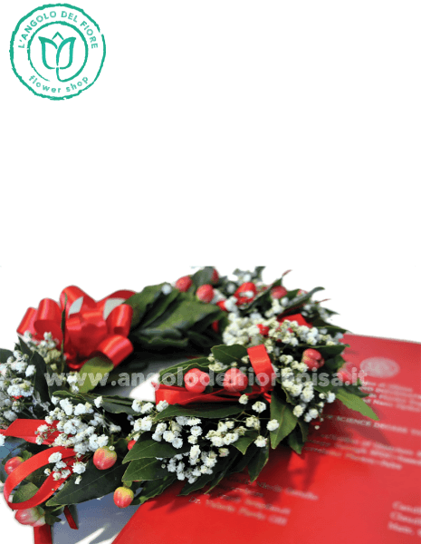 Corona di laurea con bacche rosse e gypsophila bianca
